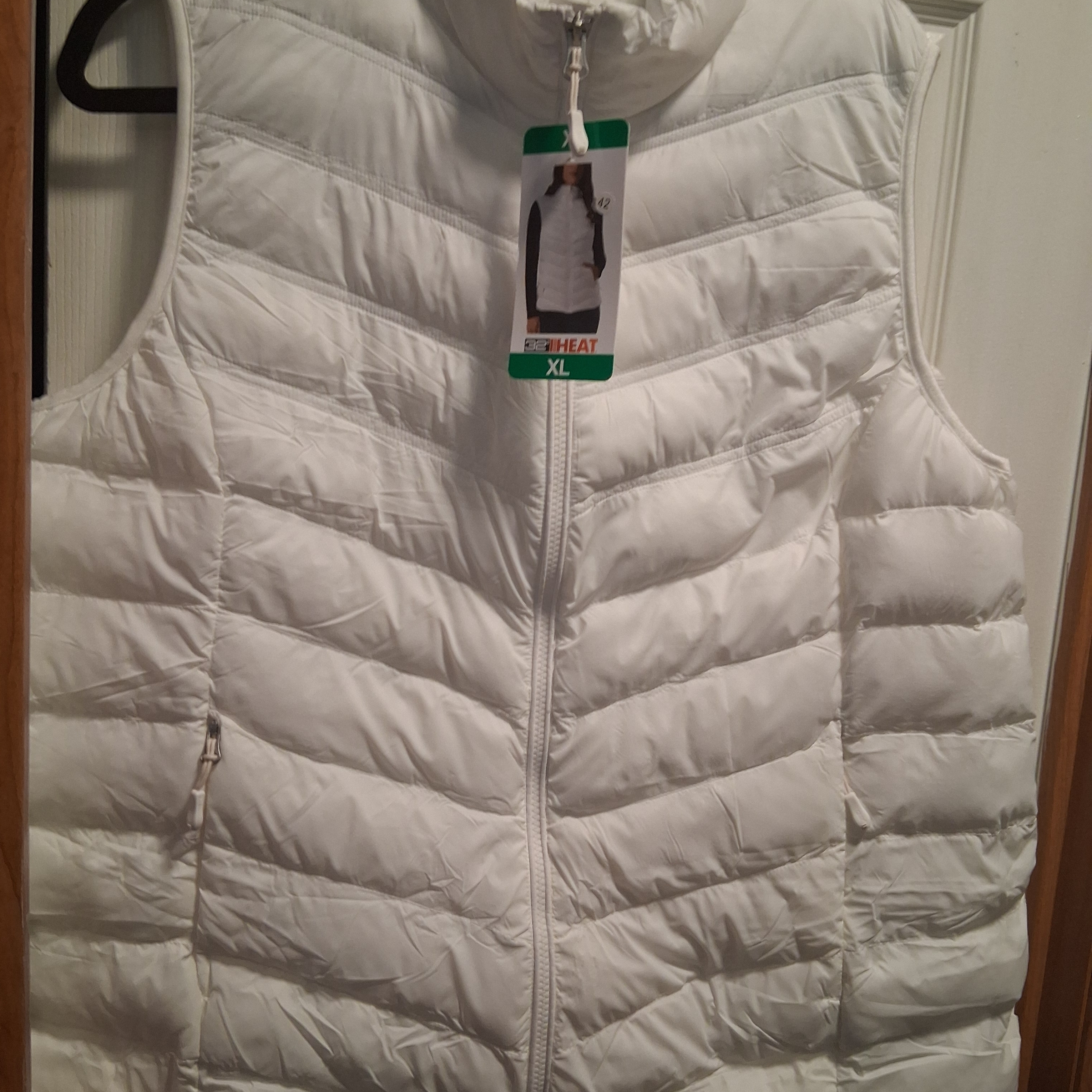 Lightweight White Quilted Puffer Vest  Xl
